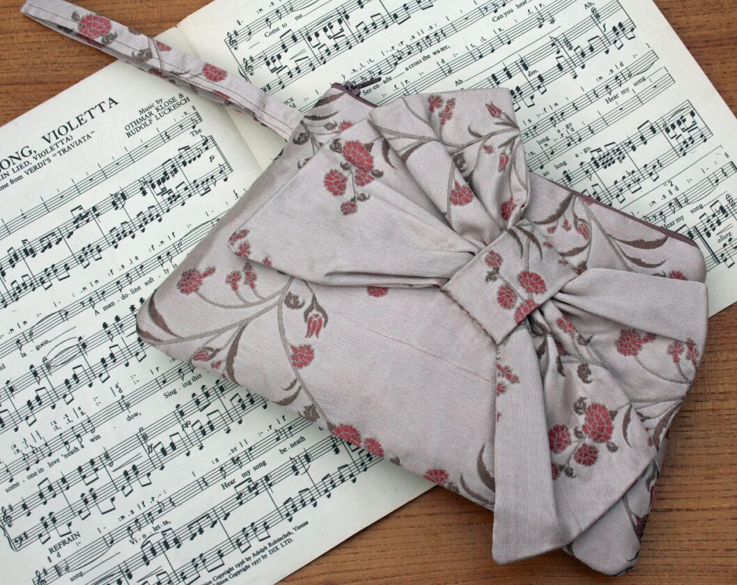 The Bon-Bon clutch purse pattern made up in Sudbury silk
