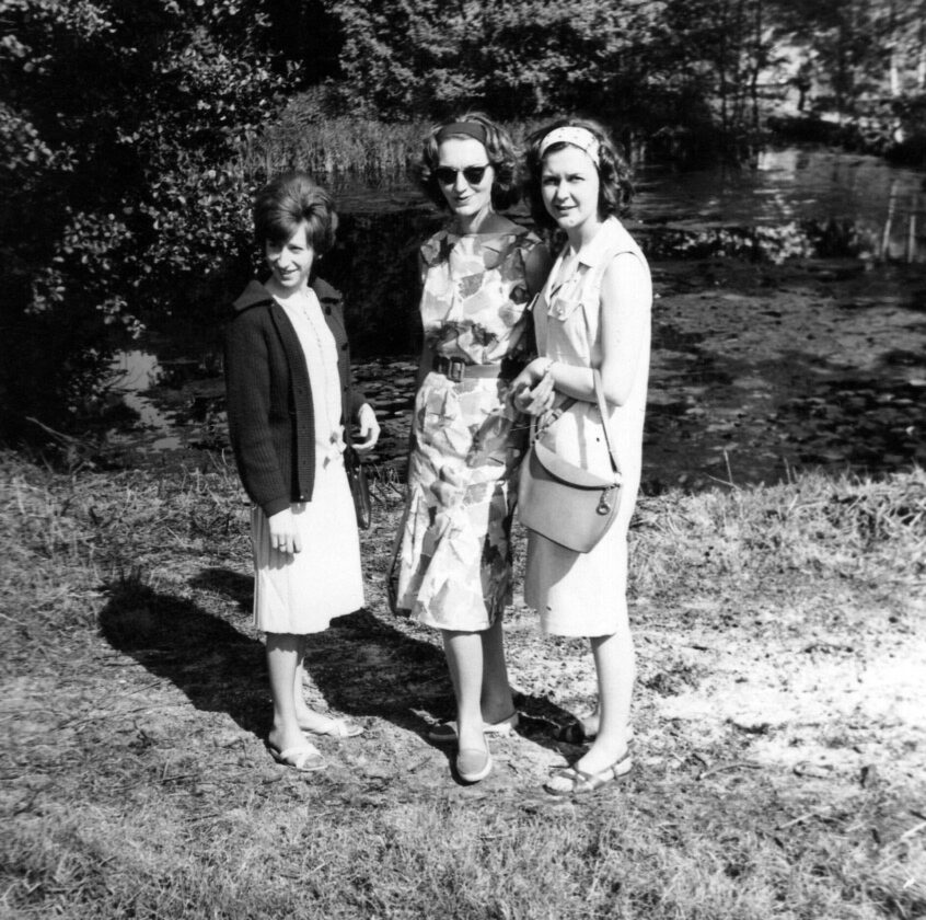 Emma's mum with the bag that inspired the new 'Dunwich' bag pattern