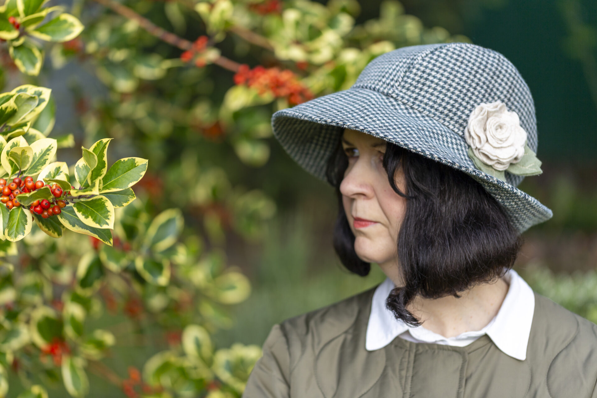 Beckhythe Hat with felt flower trim in dogtooth check tweed